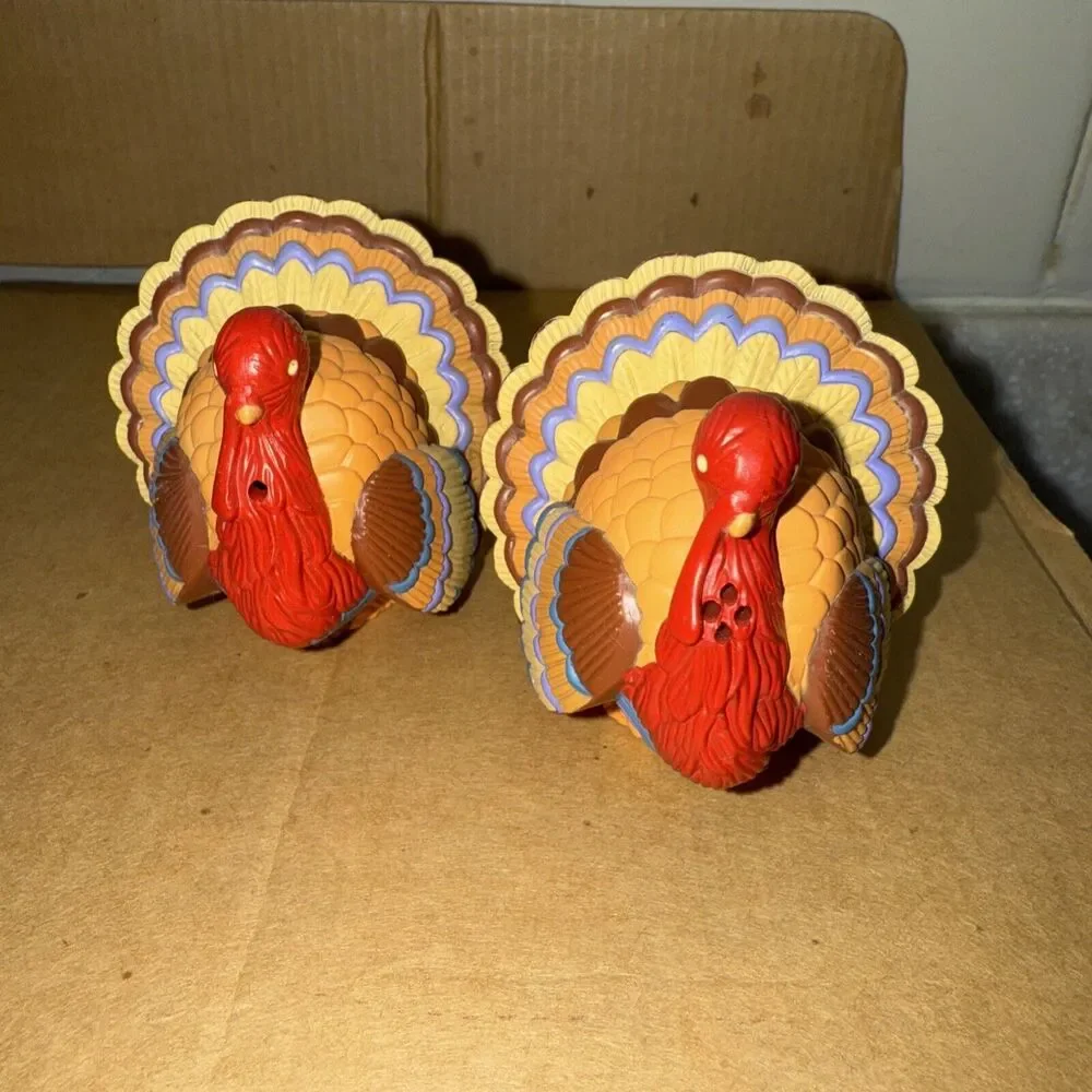 Vintage Hallmark Thanksgiving Colorful Turkey Salt Pepper Shakers Plastic Lot 2
